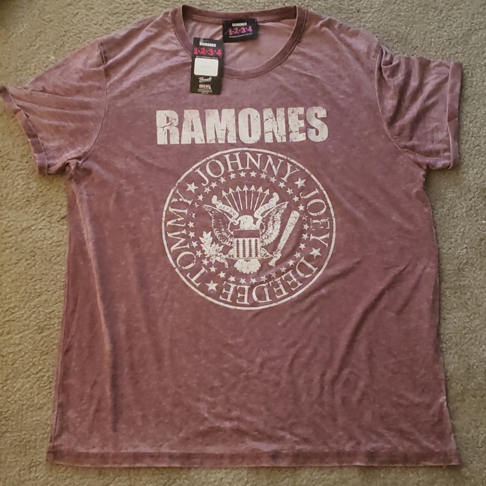 Ramones distresed XL T-shirt New